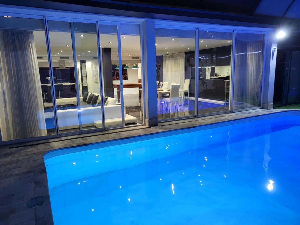 Luxurious Villa Marly II Castelldefels Exterior photo